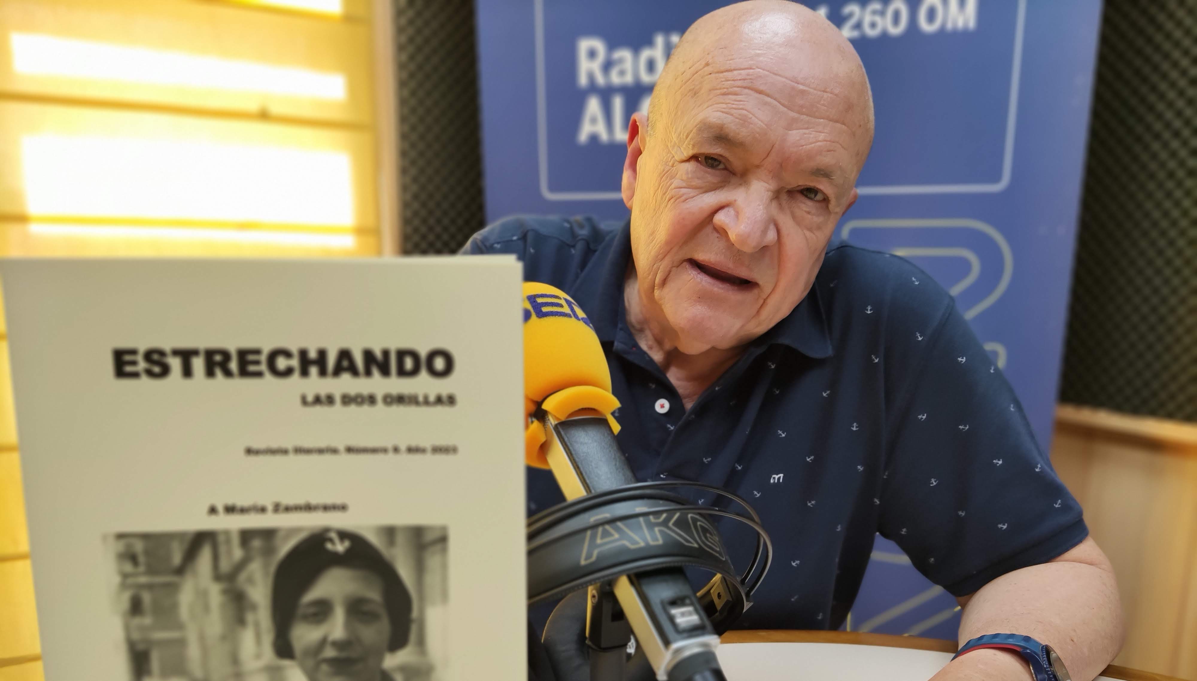 Patricio González durante una de sus intervenciones en Radio Algeciras.