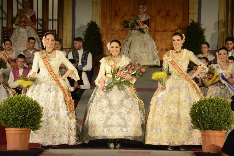Proclamación de la Regina Major, Marta Arnal; y sus Damas, Laura Ros y Carmen Cholbi.