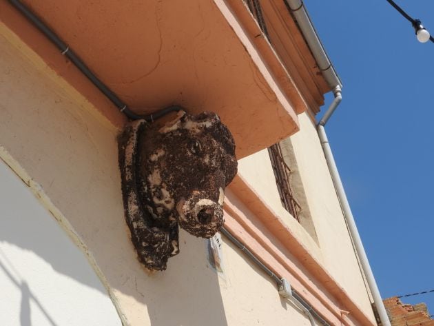 Detalle de la fachada de la Casa dels Bous