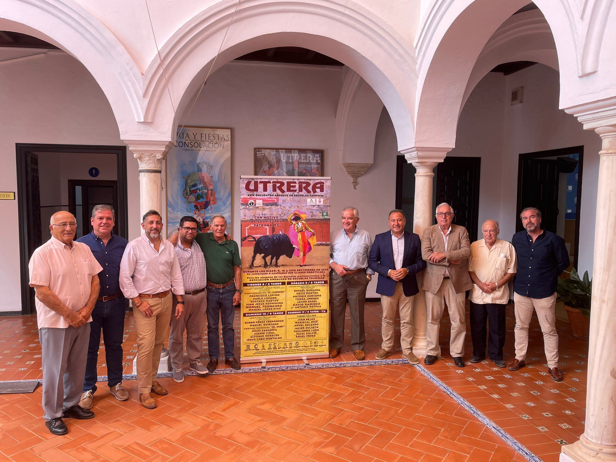 Foto de familia en la presentación del ciclo de novilladas sin picadores que se celebrarán en el Coso de La Mulata de Utrera