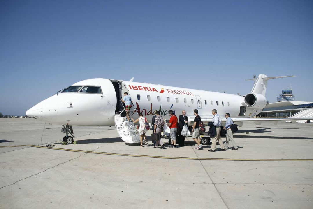 Iberia cobra más de 700 euros por los vuelos, ida y vuelta, desde Madrid en Semana Santa.