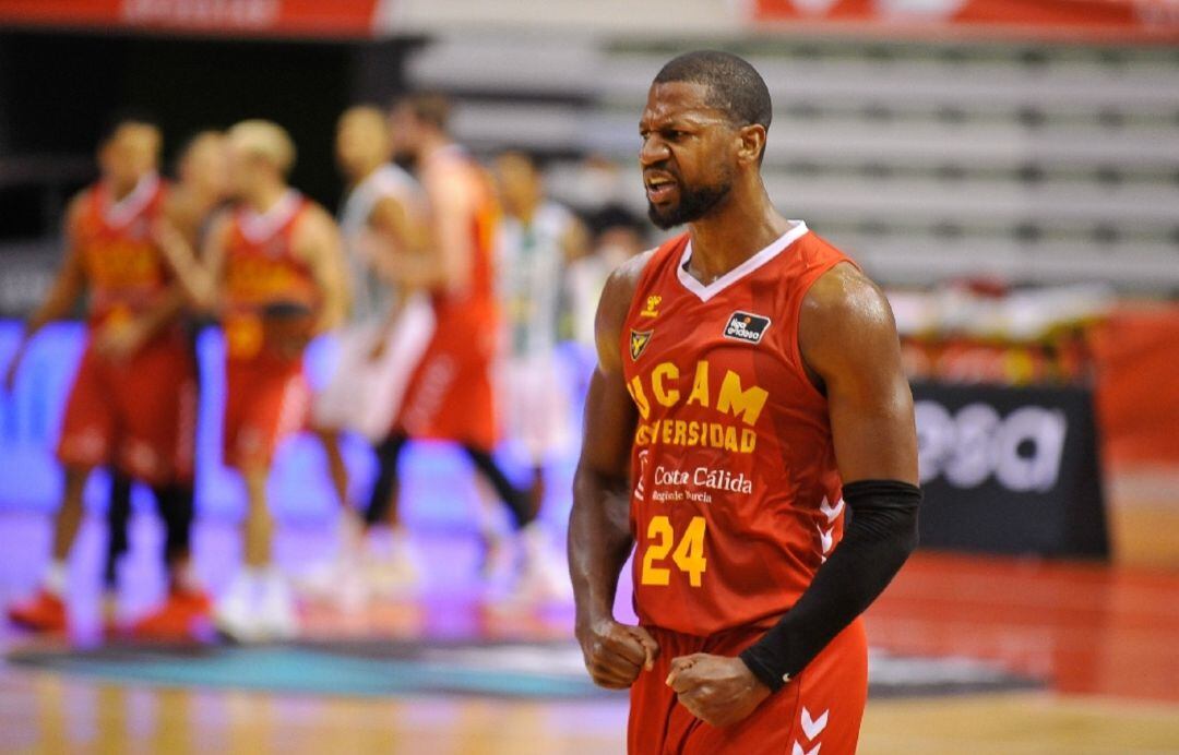 DJ celebrando la victoria ante Real Betis