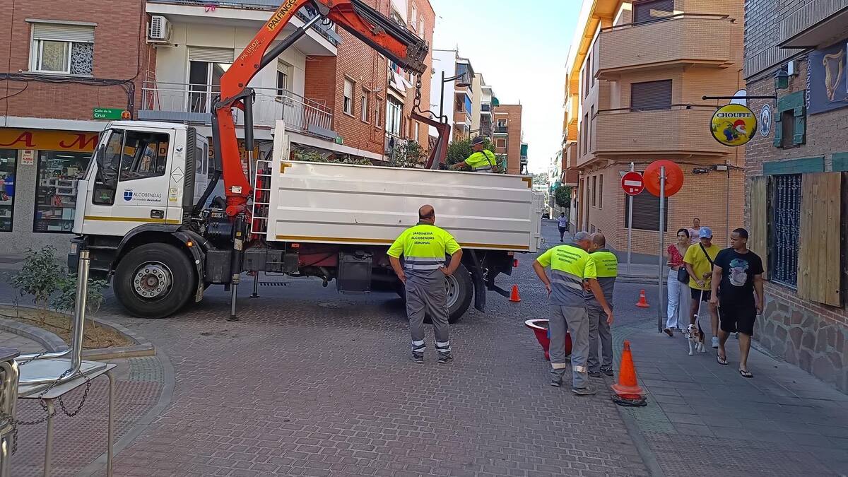El nuevo gobierno del PP en Alcobendas abre al tráfico el tramo peatonal de la calle de La Paz