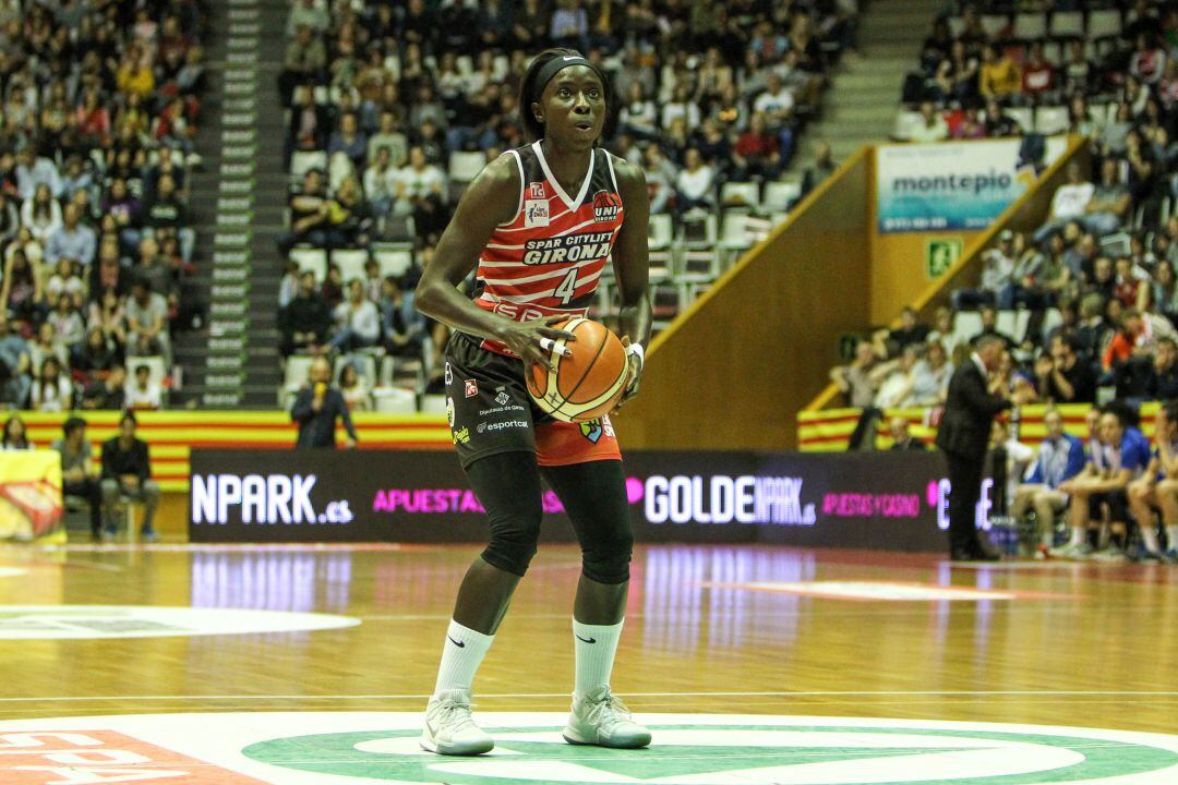 Magalí Mendy amb la samarreta d'UniGirona de la temporada 2017-2018.