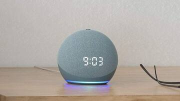 Amazon Echo Dot con reloj