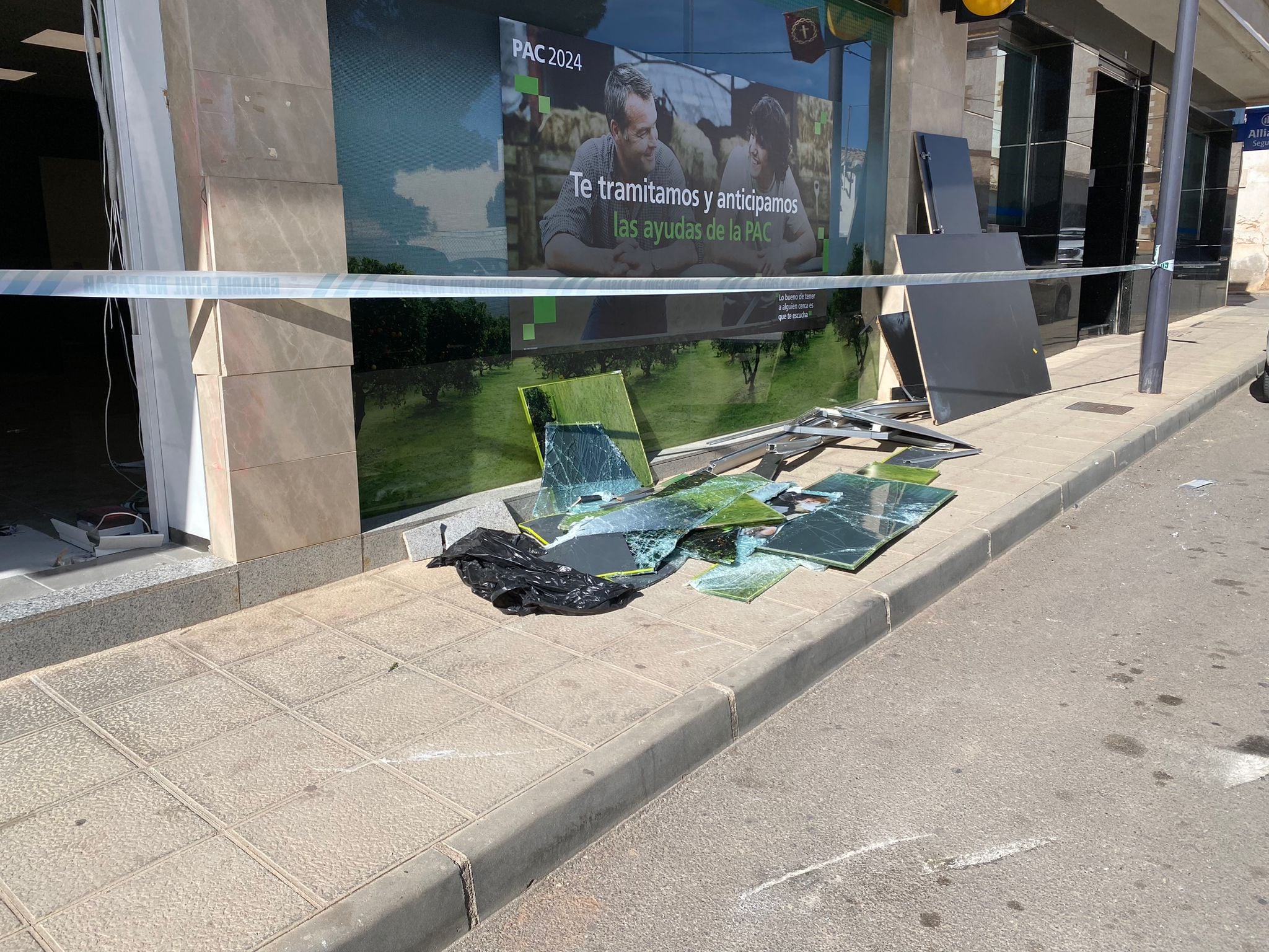 Arrancan con una grúa un cajero automático de madrugada en la pedanía lorquina de Almendricos
