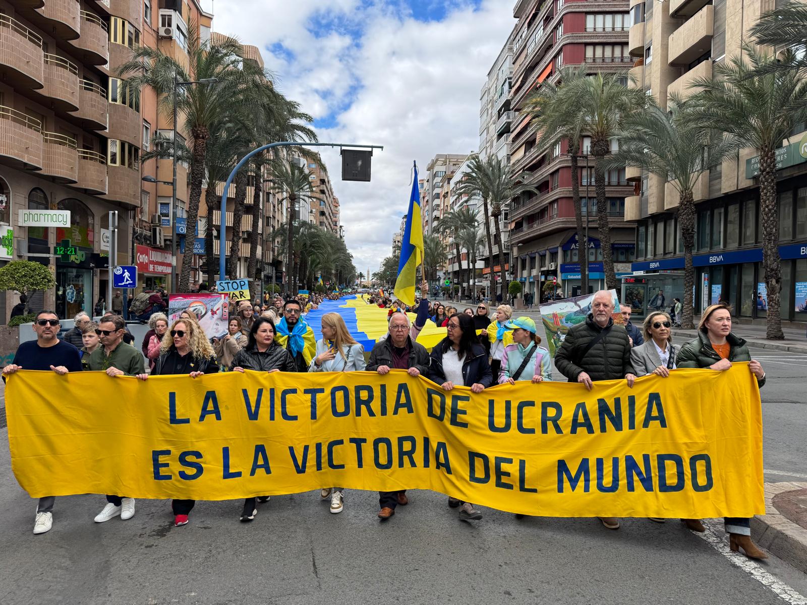 Marcha reivindicativa celebrada este domingo en Alicante en el tercer aniversario de la invasión rusa en Ucrania. Foto: Daniel Rodríguez