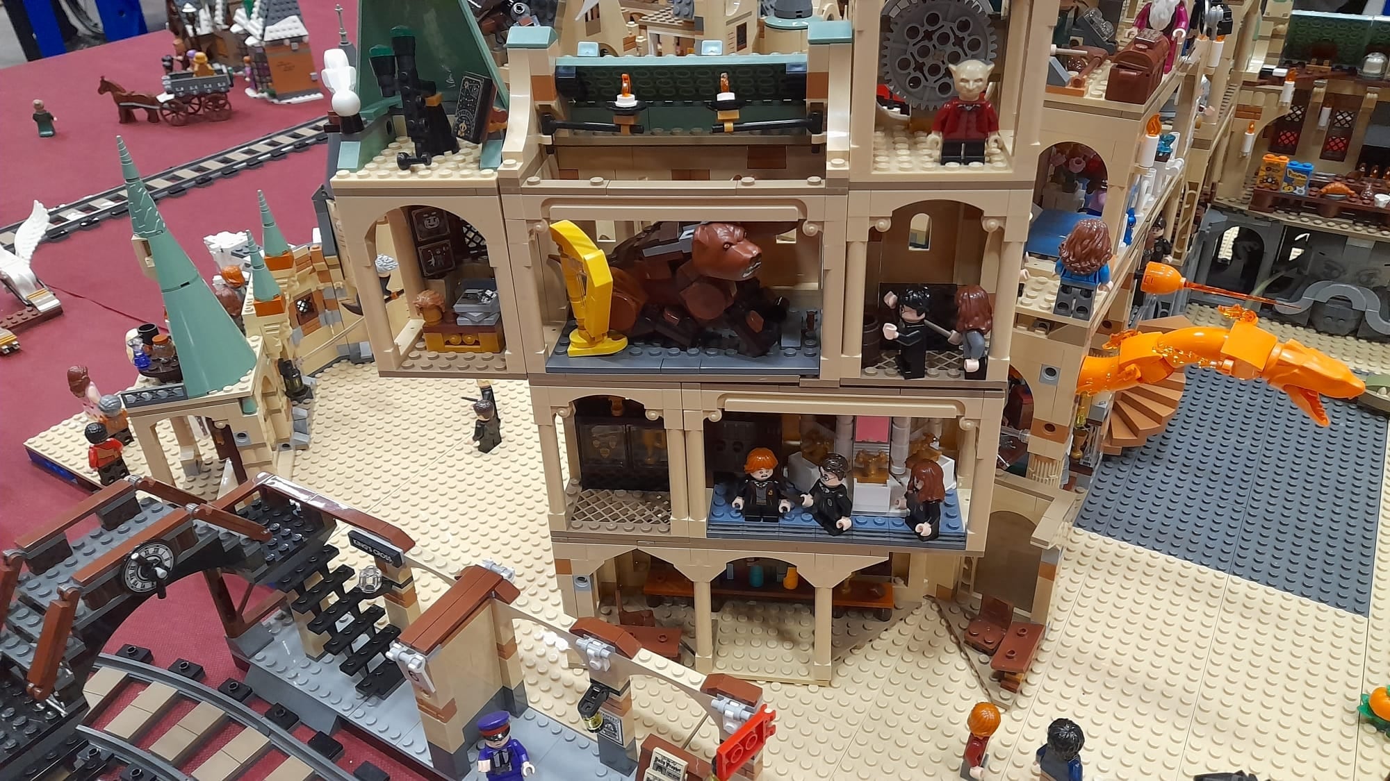 La exposición de Legos se puede ver en el Ayuntamiento de Binéfar