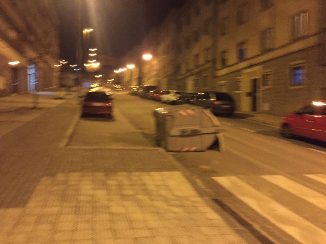 Contenedor volcado por el viento