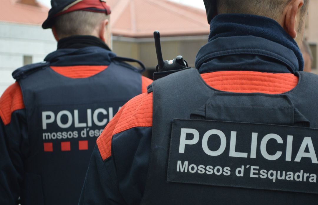 Dos agentes de los Mossos d&#039;Esquadra