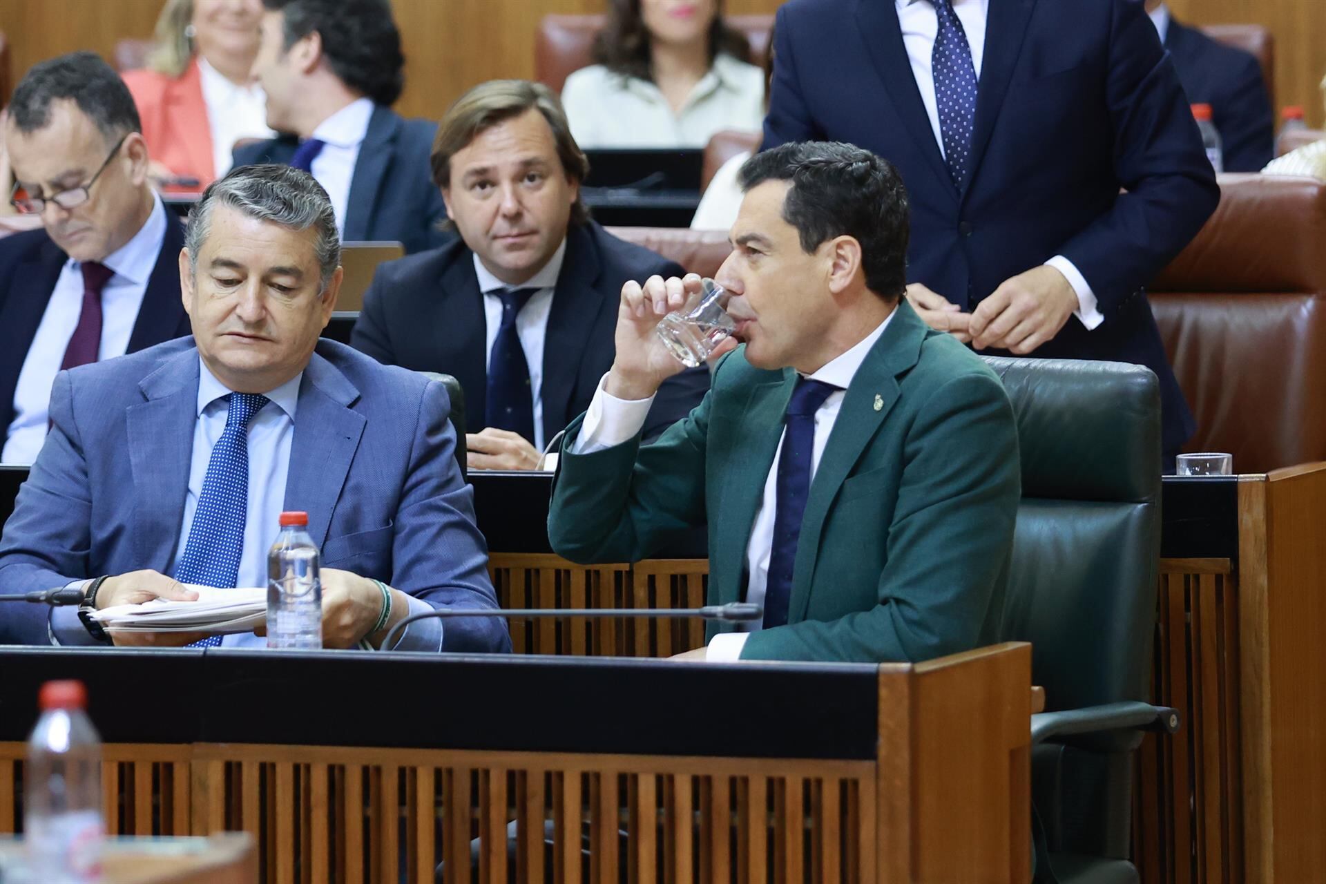 Juan Manuel Moreno y Antonio Sanz este jueves en el Parlamento andaluz