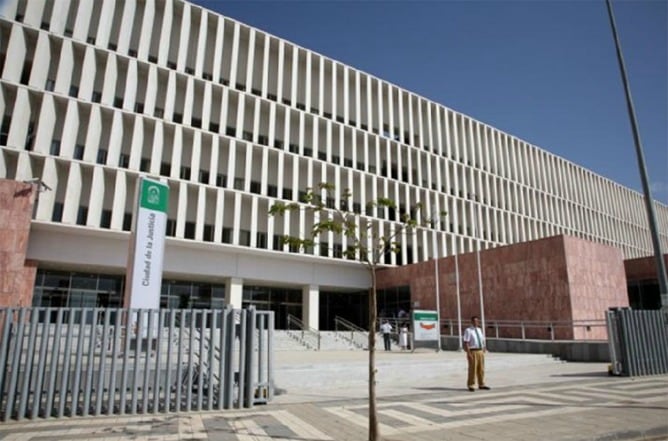 Fachada principal de la Ciudad de la Justicia de Málaga