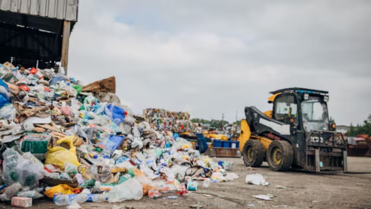 El PP saca adelante la privatización del servicio de basuras en El Escorial pese al rechazo unánime de la oposición