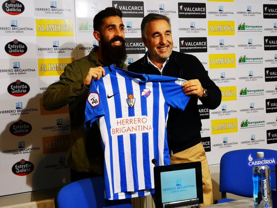 El centrocampista madrileño ha agradecido todas las muestras de cariño desde su llegada a la Ponferradina.
