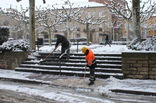 La Brigada Municipal ha distribuït 8 tones de potassa a la via pública per facilitar mobilitat
