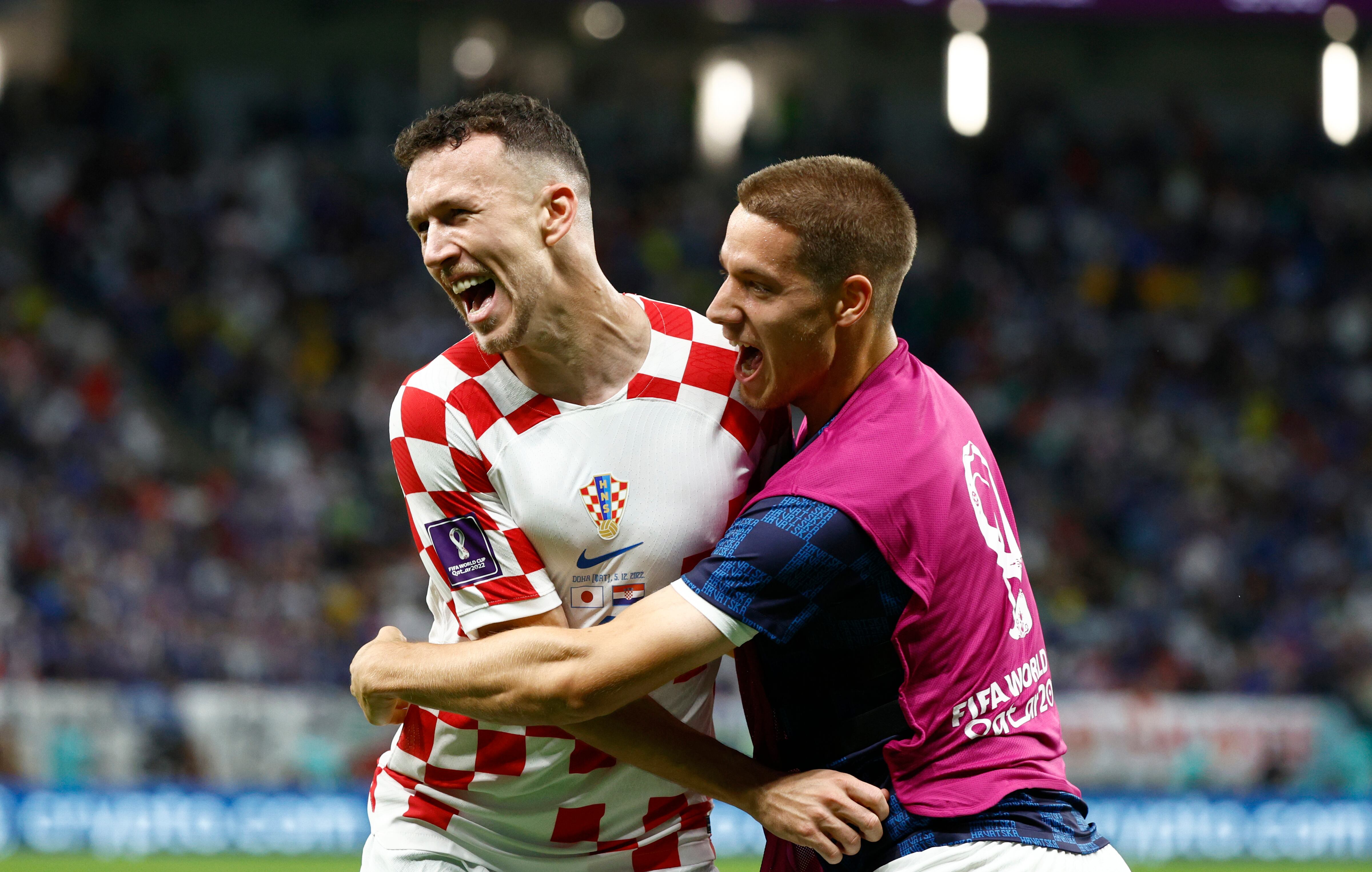 Ivan Perisic de Croacia celebra su gol el partido de los octavos de final del Mundial de Fútbol Qatar 2022 contra Japón. EFE/Rodrigo Jimenez