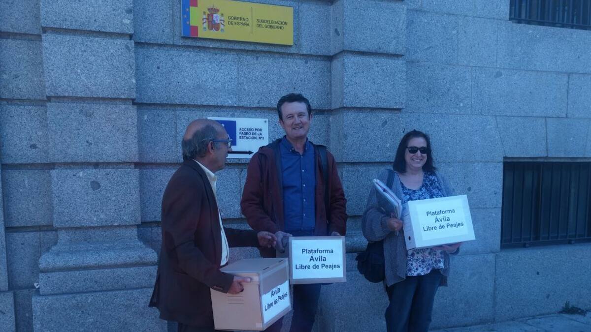 Entregan 48.000 firmas para que se revise la concesión de los peajes