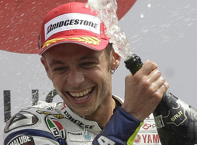 Rossi celebra su victoria en el G.P. de Holanda