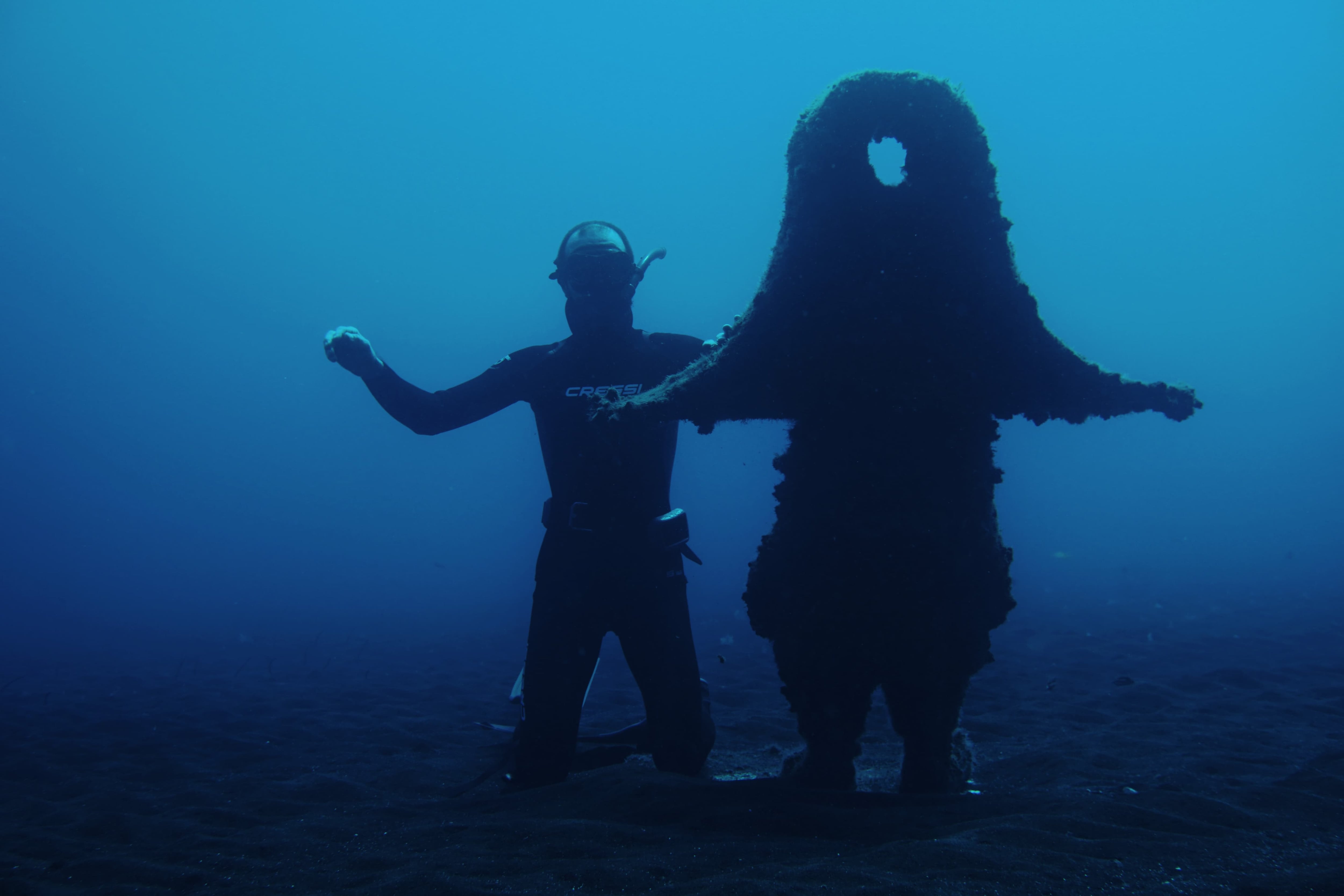 Uno de los Enanos sumergidos en el océano