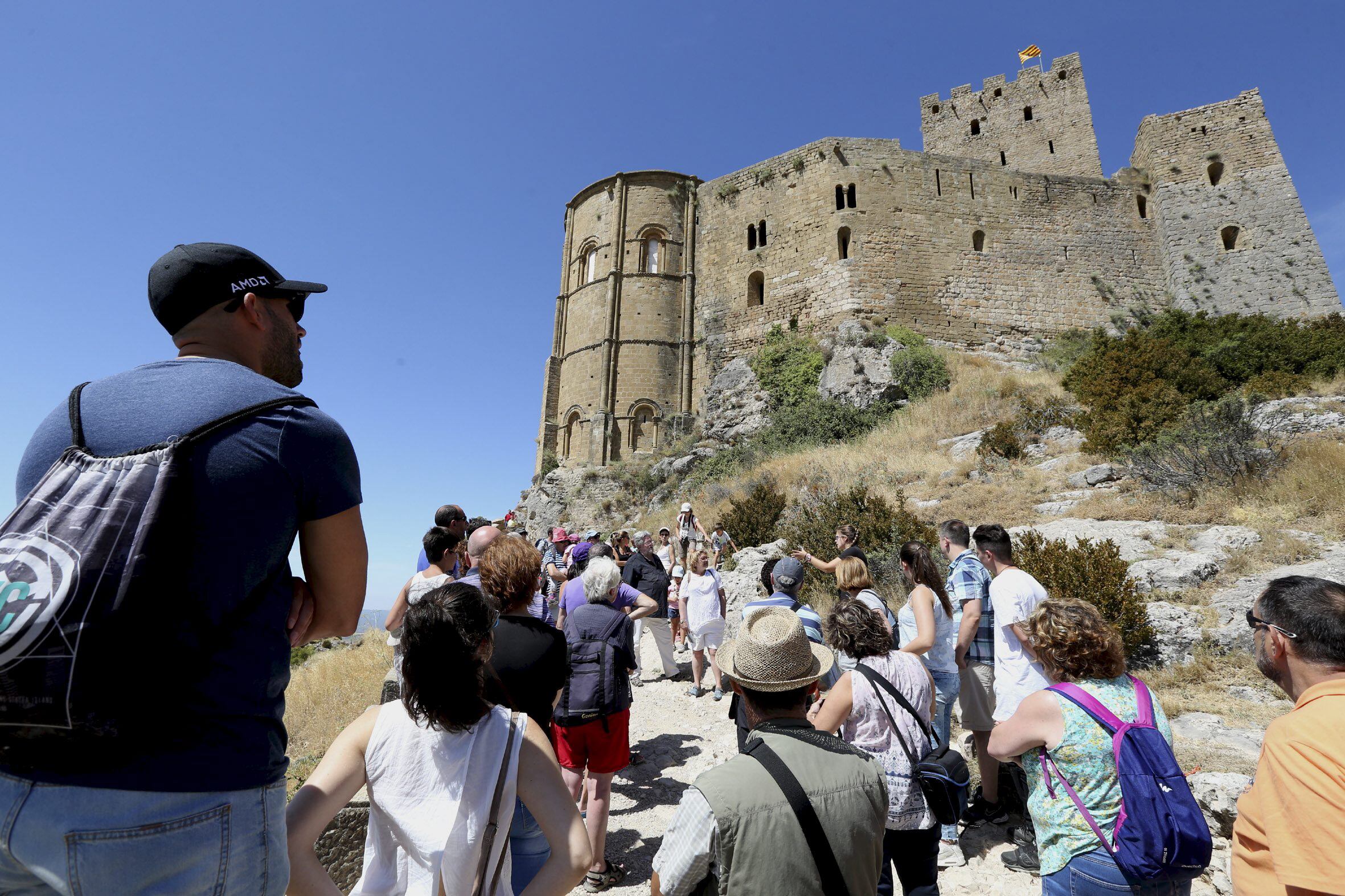 Visitantes en el Castillo de Loarre