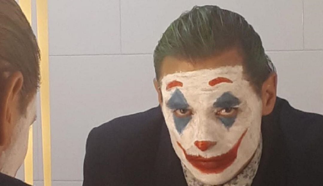 El artista caracterizado de El Joker.