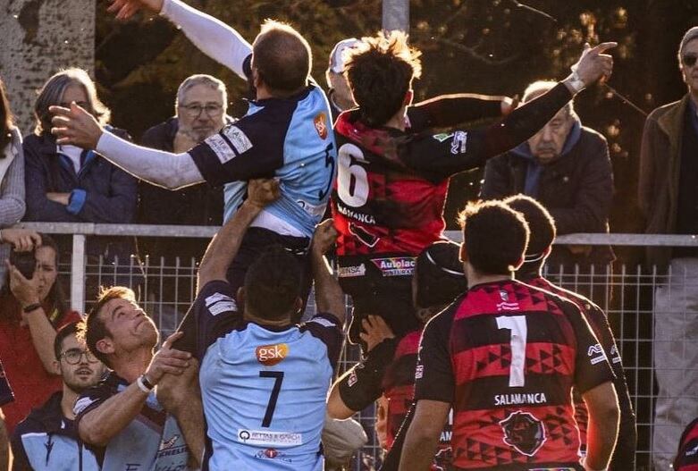 Una acción de juego del duelo del Rugby Aranda esta temporada ante Salamanca