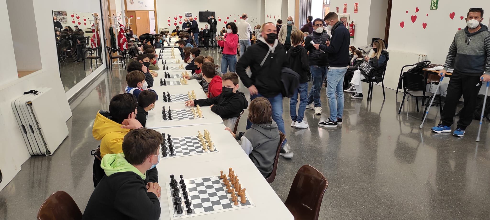 Els xiquetes i xiquets preparats per iniciar una nova partida