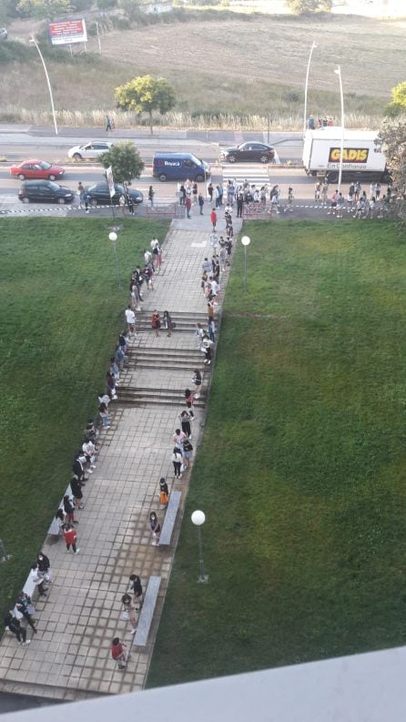 Colas de entrada en el campus del Bierzo