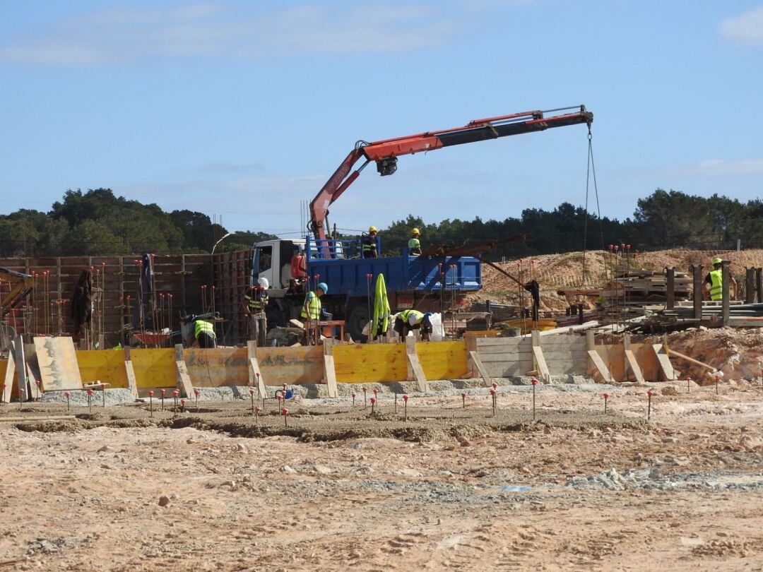 Imagen durante las obras del nuevo centro educativo de Formentera