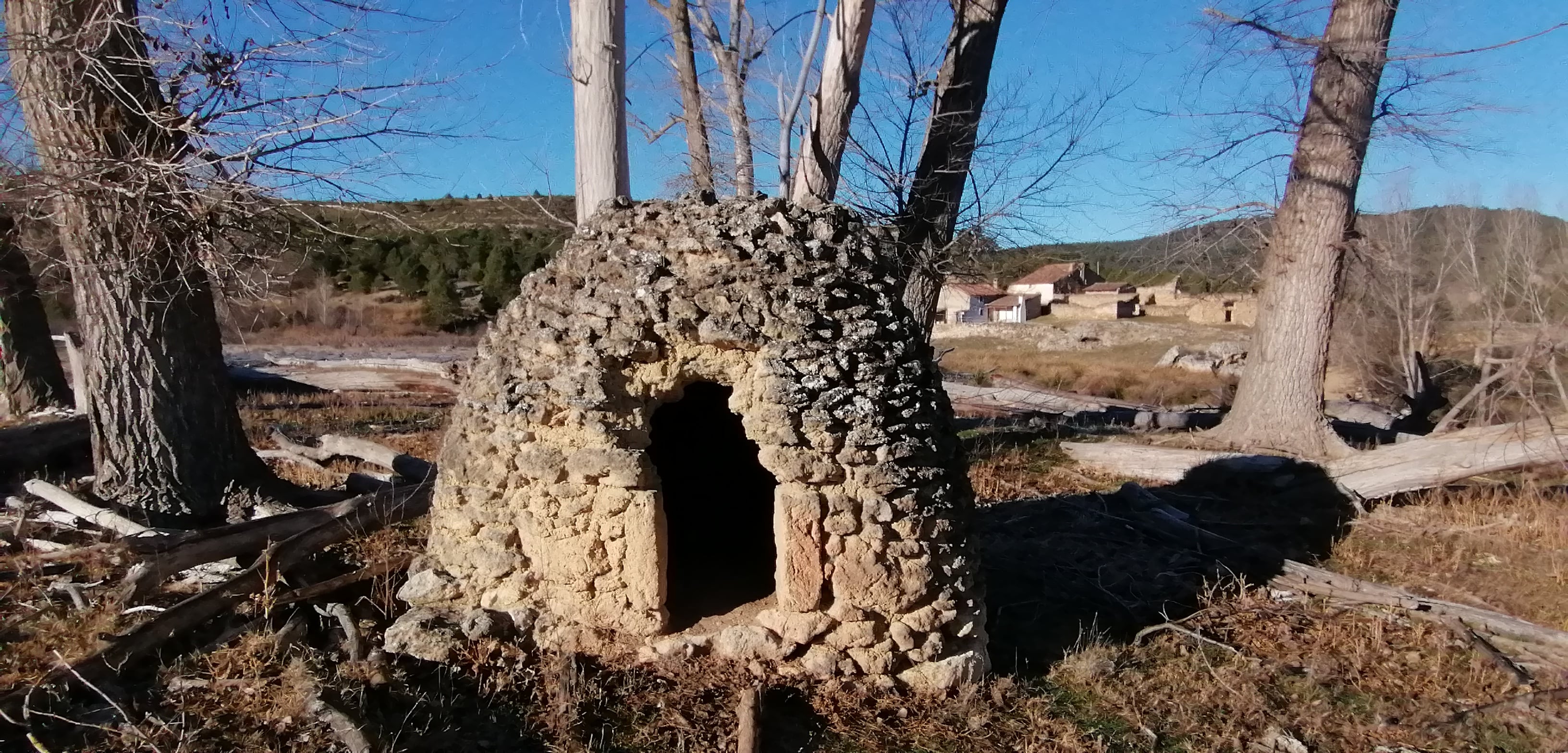 En el camino encontraremos restos patrimoniales como viejo horno.