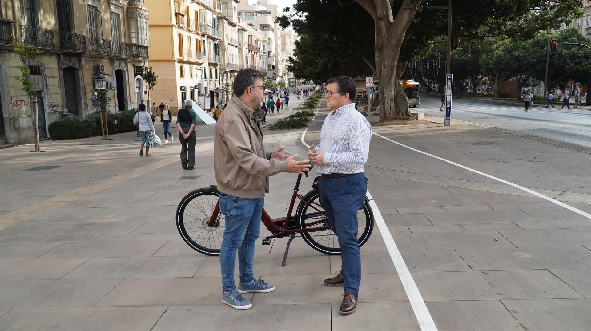 El concejal socialista Jorge Quero y el presidente de Ruedas Redondas, Jose Luis Martin