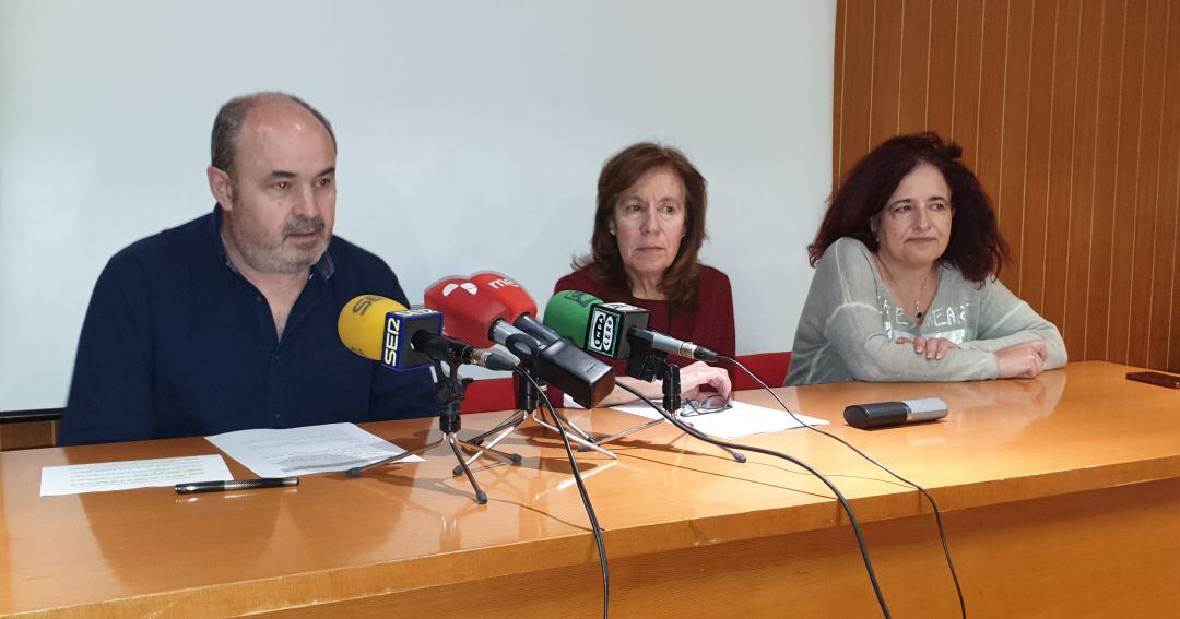 De izquierda a derecha: Javier Gómez Caloca, Mª Teresa Alario y Rocío Blanco