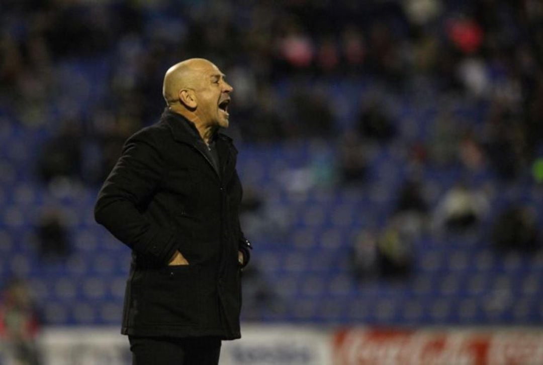 El técnico, Claudio Barragán, durante un partido con el Hércules de Alicante.