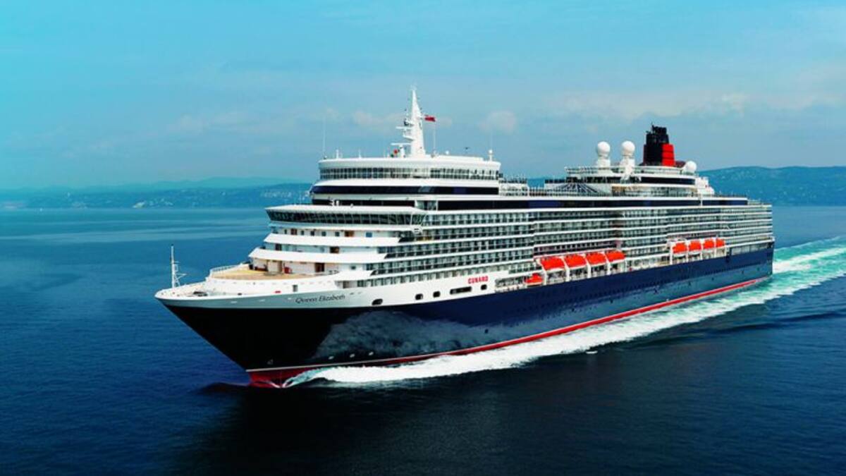 Los turistas del Queen Victoria desembarcan en Ciutadella...