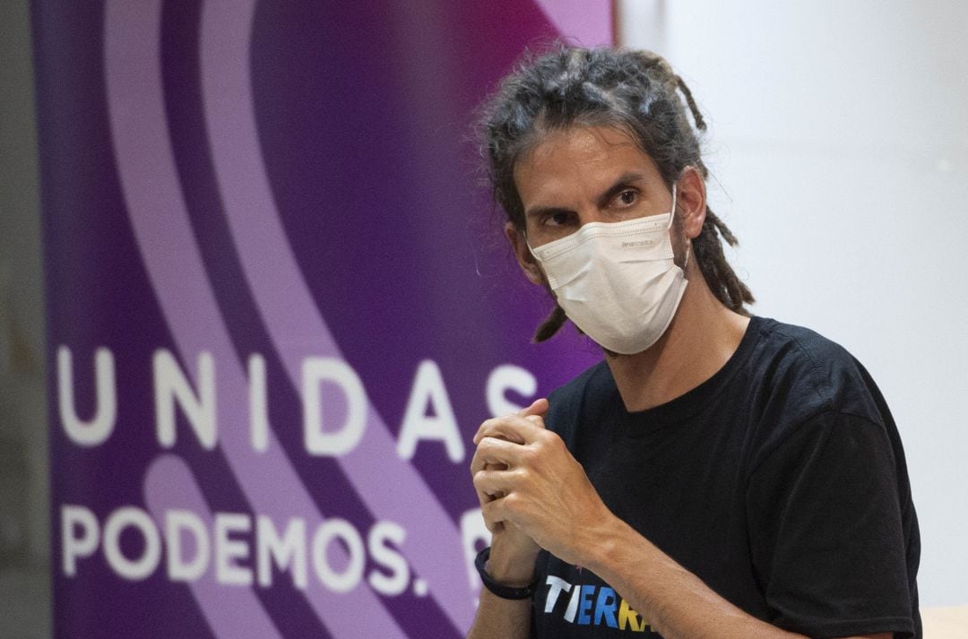 El secretario de Organización de Podemos y diputado de Unidas Podemos en el Congreso, Alberto Rodríguez durante un acto en la Casa de la Cultura de Parla, a 21 de abril de 2021