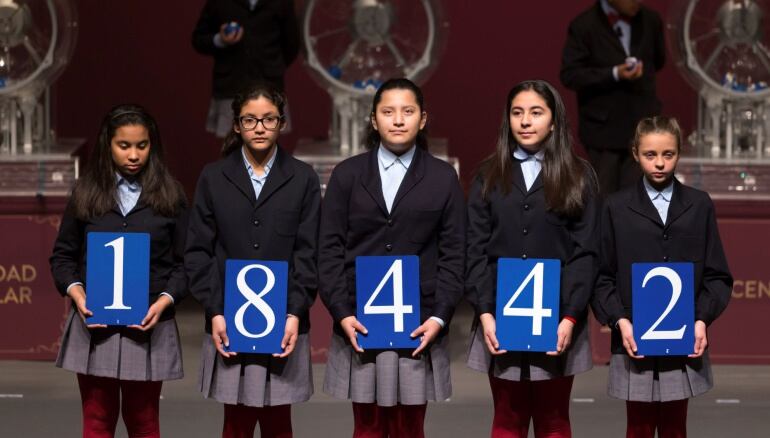 El segundo premio del sorteo extraordinario de El Niño, celebrado hoy en el Centro de Congresos y Exposiciones &quot;Lienzo Norte&quot; de Ávila y dotado con 750.000 euros por serie (75.000 euros al décimo), ha correspondido al número 18.442