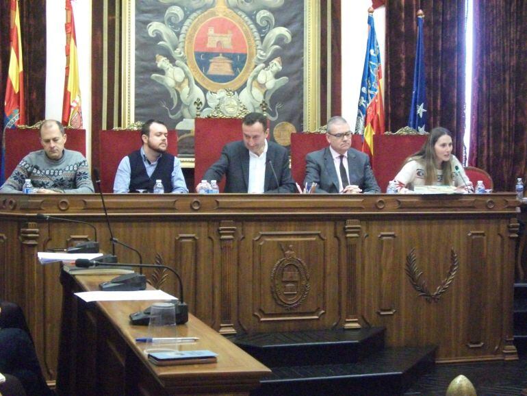 La portavoz de Ilicitanos por Elche y concejala de Sanidad, Cristina Martínez, durante su intervención