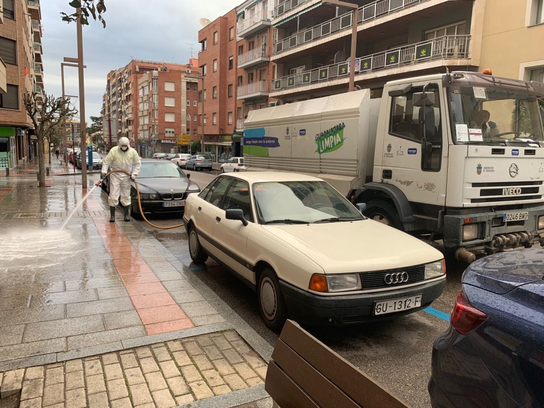 Desinfección en la calle V. del Amparo de Guadalajara