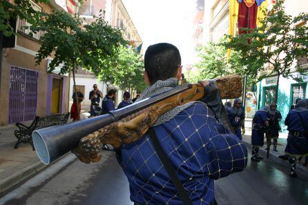 Los arcabuceros de Elda recogerán su pólvora entre el jueves y viernes de fiestas