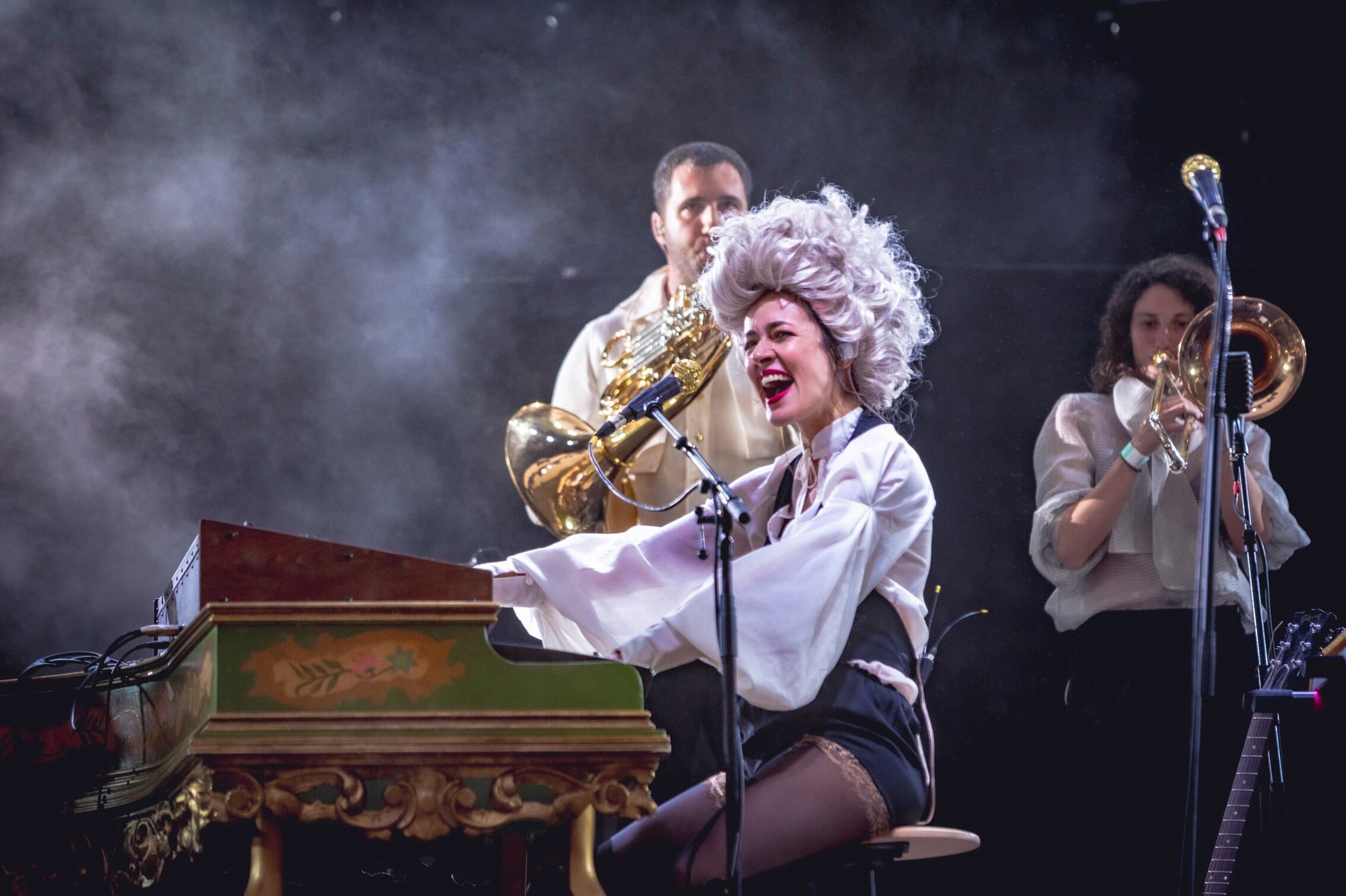 El "Bunker rococó" de Maika Makovski dejó atrás la lluvia de los primeros momentos del concierto