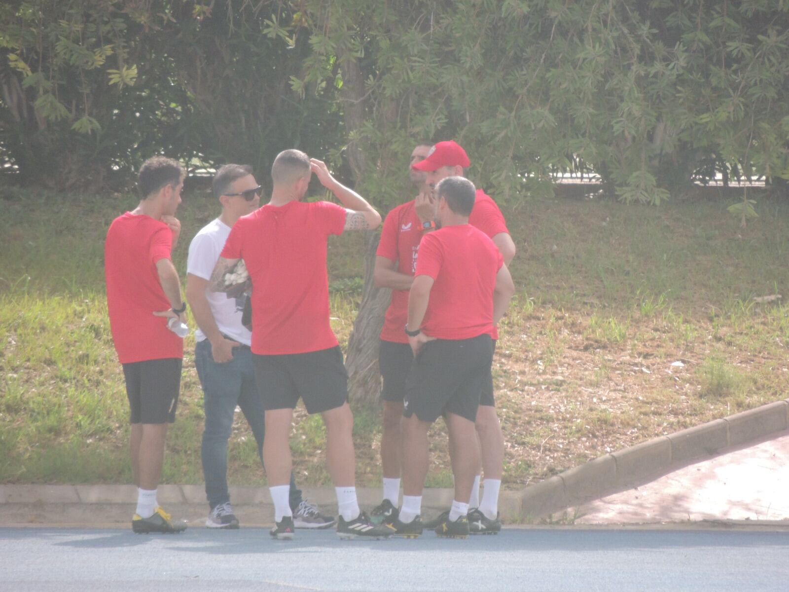 Joâo Gonçalvez habla con Vicente Moreno.