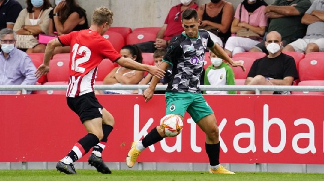 Manu Justo, en el partido de Lezama de esta última temporada entre el filial del Athletic de Bilbao y el Racing de Santander