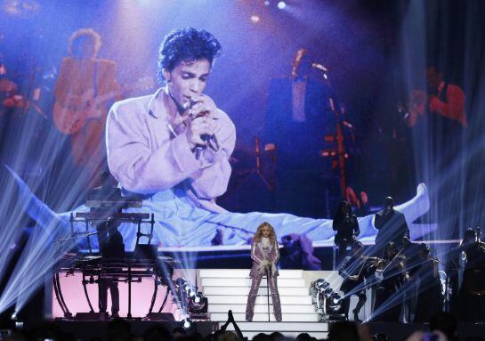 Madonna interpreta &#039;Nothing Compares 2 U&#039; durante su tributo a Prince.