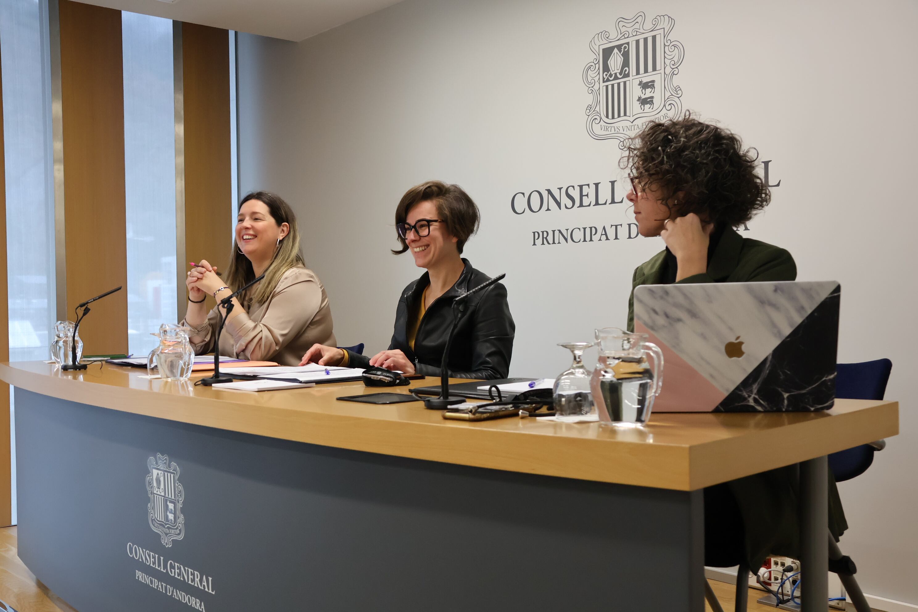 Les conselleres generals Maria Martisella, Núria Segués i Judith Casal