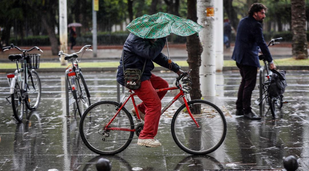 La Agencia Estatal de Meteorología (Aemet) prevé chubascos y tormentas que pueden ser localmente fuertes con temperaturas máximas en descenso.