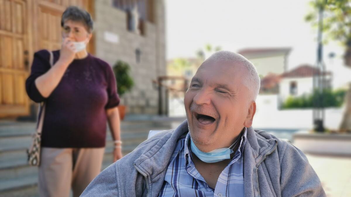 Vicente y Susi: así acaban los días en la mayor residencia de mayores de España