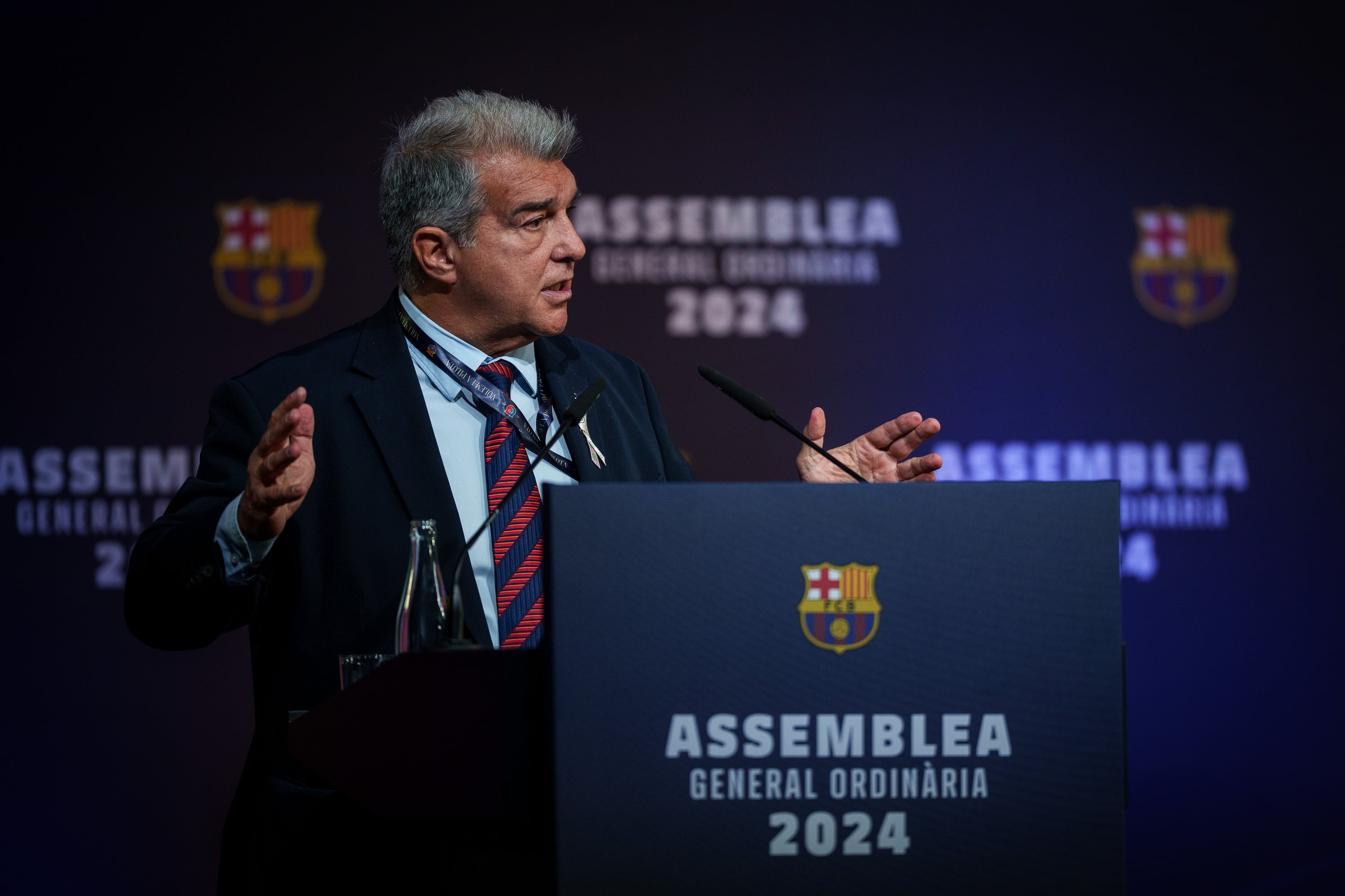 Joan Laporta preside la asamblea de socios del Barça este 2024