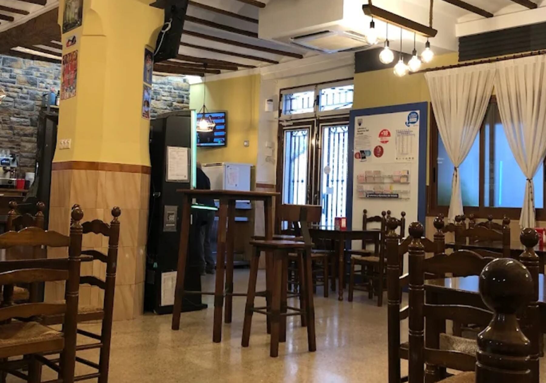 Imagen interior del Bar Crespo donde se ha vendido el décimo premiado