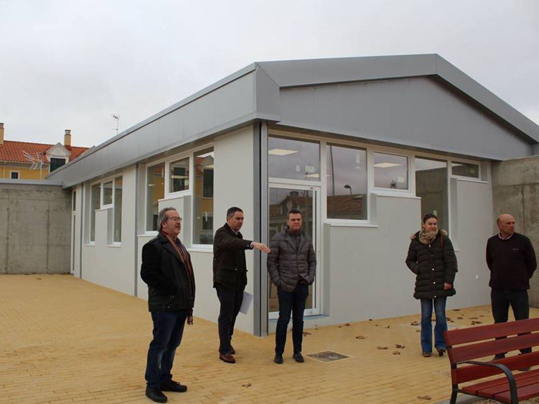 El alcade de Zamora, Francisco Guarido, visita las obras de la nueva sede de la asociación de vecinos de Siglo XXI