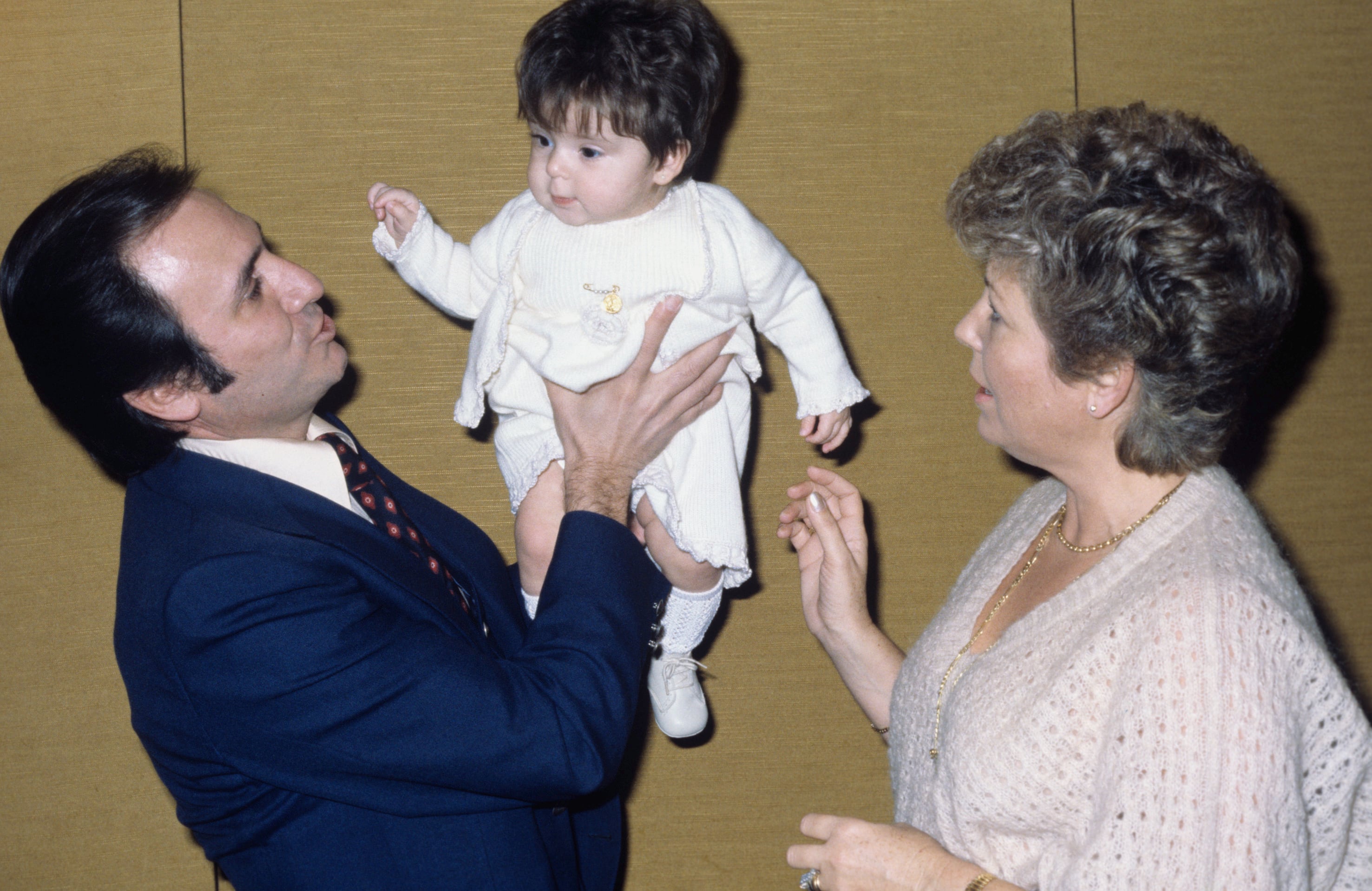 Manolo Escobar con su mujer Anita Marx y su hija Vanessa en 1979.